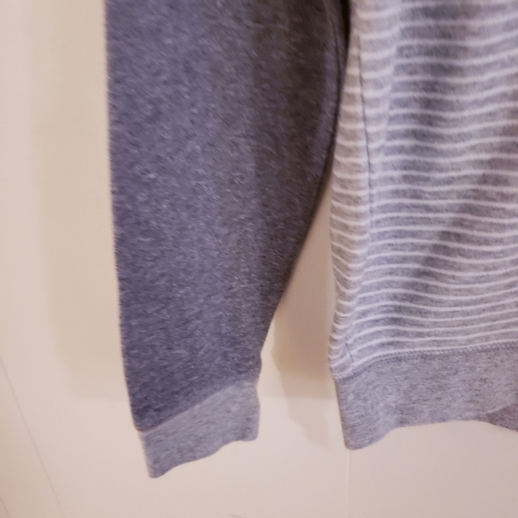 johnnie-o Men Raglan Sweatshirt Small Crewneck Gray White Stripe JMKO 1930 - Picture 7 of 12